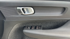 Volvo Xc40 2.0 T4 R DESIGN 5dr AWD Geartronic Petrol Estate